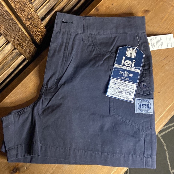 lei Pants - Shorts‎ by Lei
